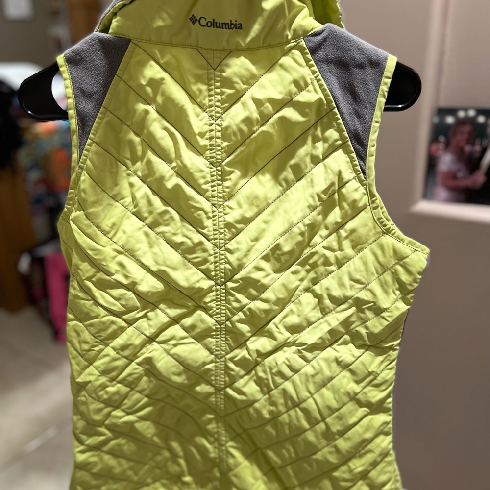 Columbia small sports vest
